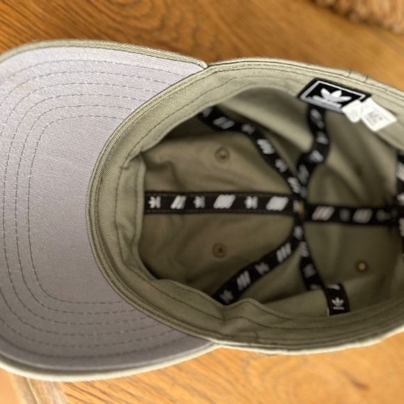 ADIDAS originals relaxed strap-back hat - Picture 4 of 4